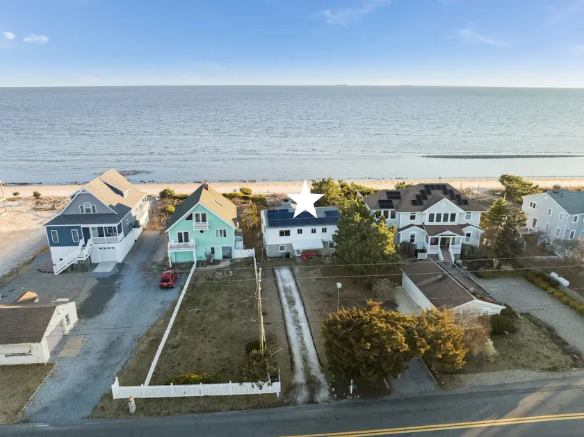 Direct Bay Front Pet Friendly Home! - Image 1