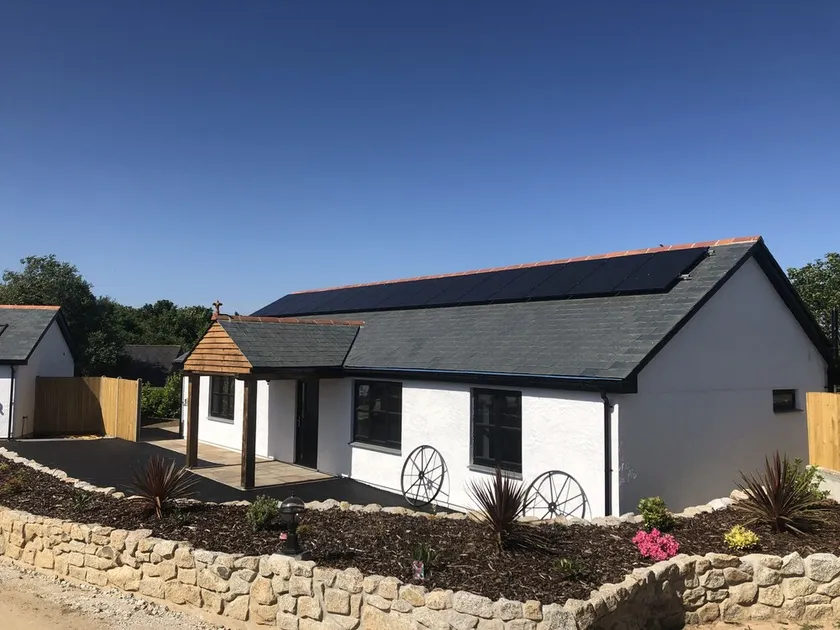 Spacious Wheelchair Accessible 2 Bedroom Cottage with Hot Tub - Image 1