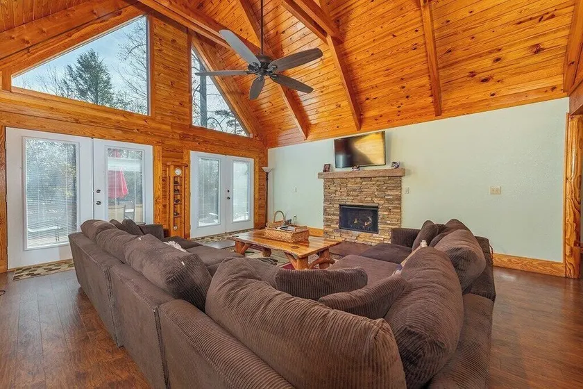 Bearfoot Lodge at Rumbling Bald - Image 1