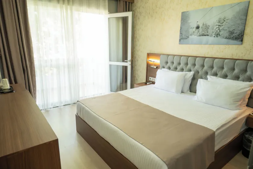 Velmore Hotel & Spa - Image 1