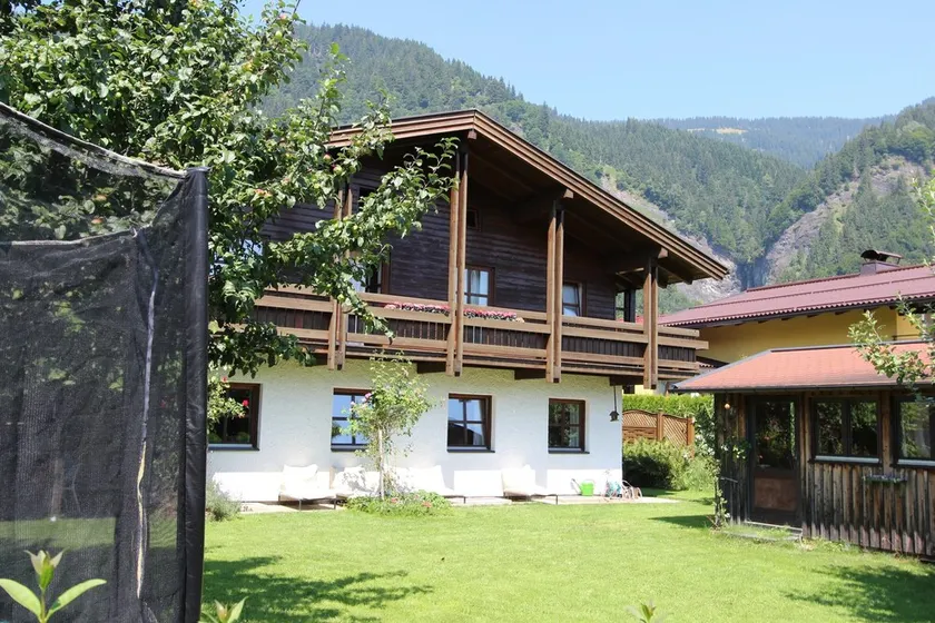 Quaint Mansion near ski bus in Goldegg - Image 1