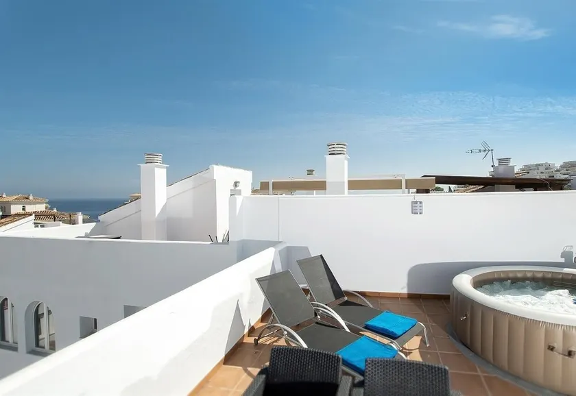 Appartamento vacanze \"Casa Chana\" con terrazza, piscina condivisa e Jacuzzi - Image 1