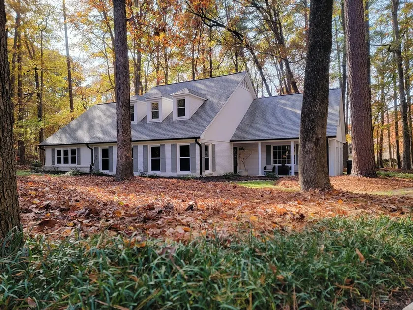 Spacious 5 Bedroom, Pure Inviting Luxury Getaway with Separated Family Spaces - Image 1