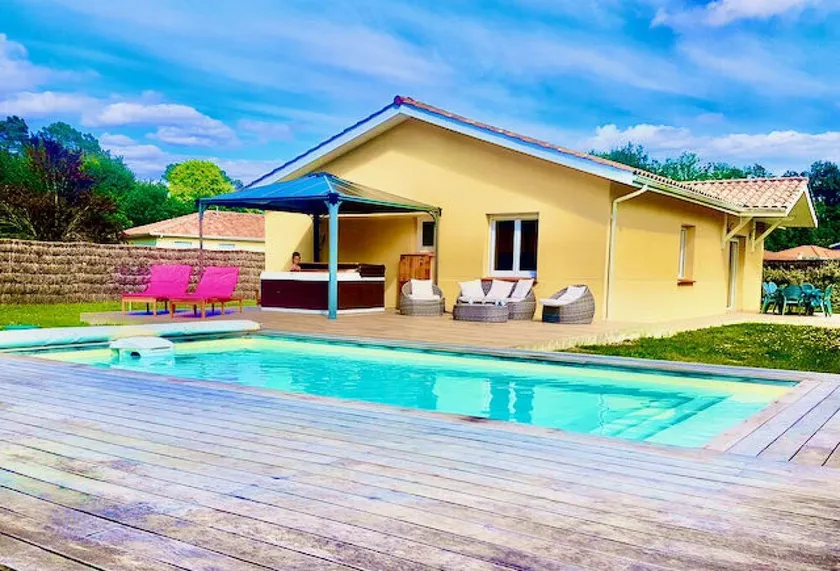 Smuk rolig villa wifi opvarmet pool & privat jacuzzi nær stranden - Image 1