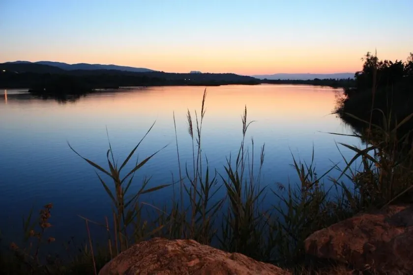Facing the sea and lake. Ideal for holidays. - Image 1