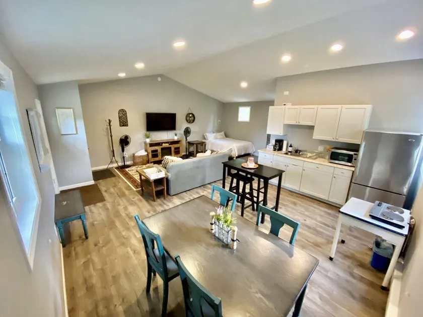 TC TWO OAKS Studio / Downtown / Clean & Spacious - Image 1