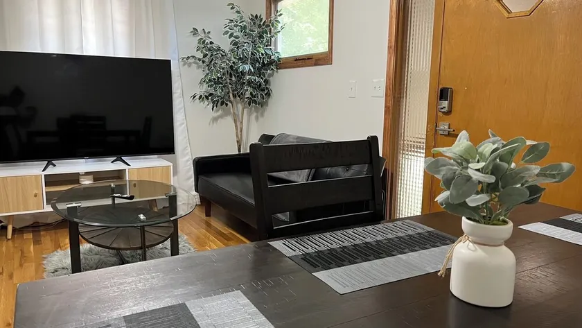 Cozy, fully remodeled home near downtown KC - Image 1
