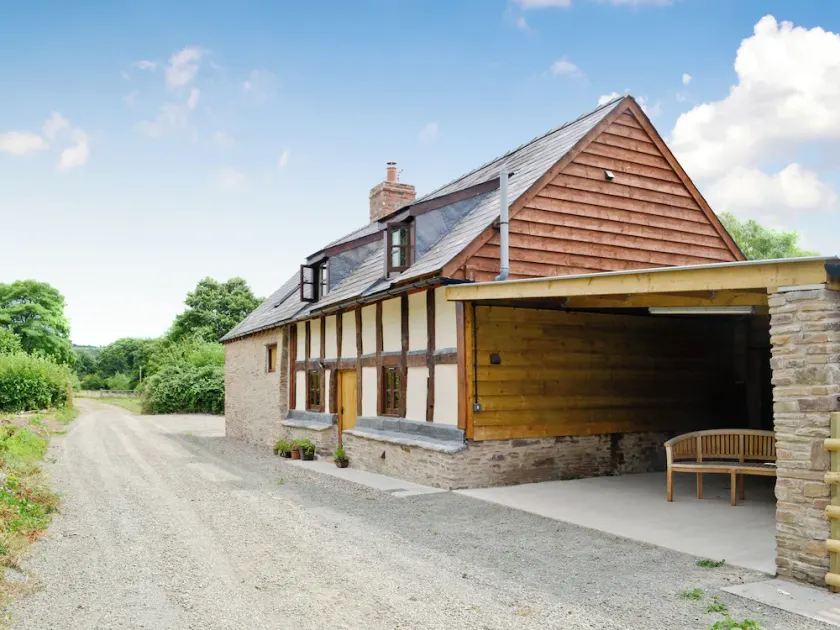 3 bedroom accommodation in Peterchurch, near Hay-on-Wye - Image 1