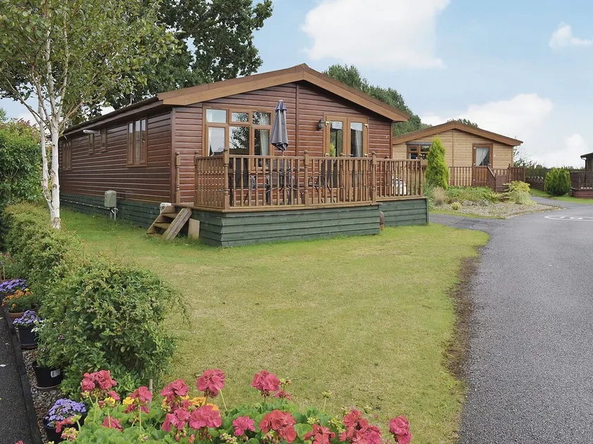 2 bedroom accommodation in Newton Upon Derwent - Image 1