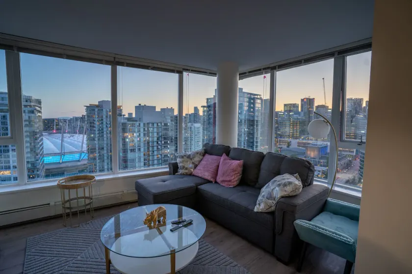 Sub-Penthouse 35th Floor | Sleeps 9, 270° Views, Pool & Patio | Walk to BC Place - Image 1