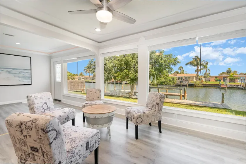 Newly remodeled. Waterfront. 7 min walk from the beach! - Image 1
