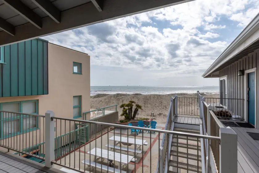 Beachfront on Sandyland – Island views and steps to the sand! - Image 1