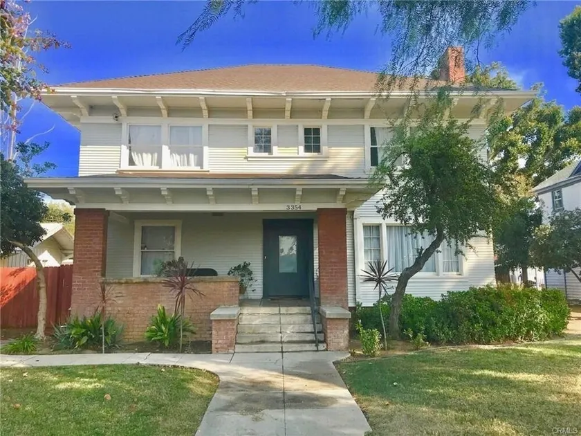 Historic Charm with Modern Comfort downtown Riverside - Image 1