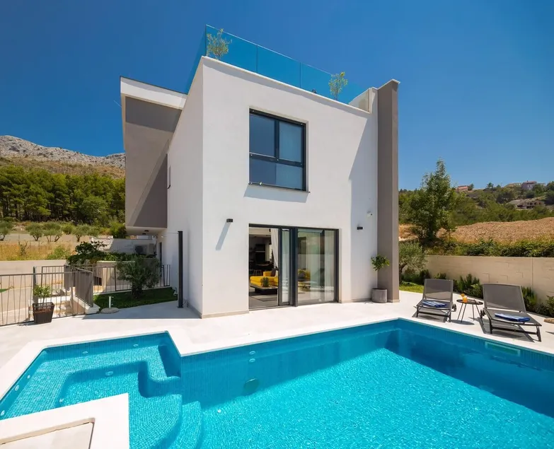 Excellent Split Villa | Villa Gospel Gold | 5 Bedrooms | Rooftop Jacuzzi - Image 1