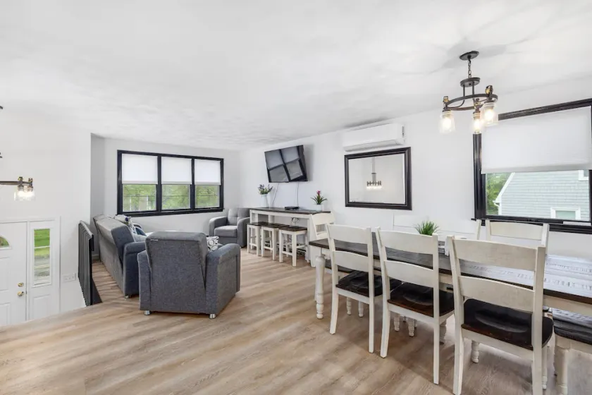 Brand new listing Stunning 7 BDRM home near Bonnet Shores and beaches - Image 1