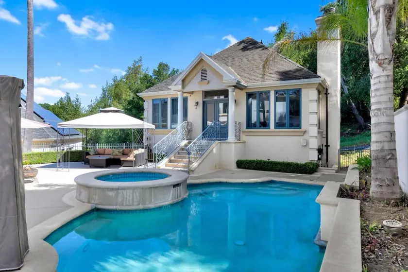Private and quiet guest house nestled in the hills of Morgan Hill. Ideal for medical professionals, couples, and extended stays seeking peace, privacy, and easy access to Kaiser and South Bay amenities. - Image 1
