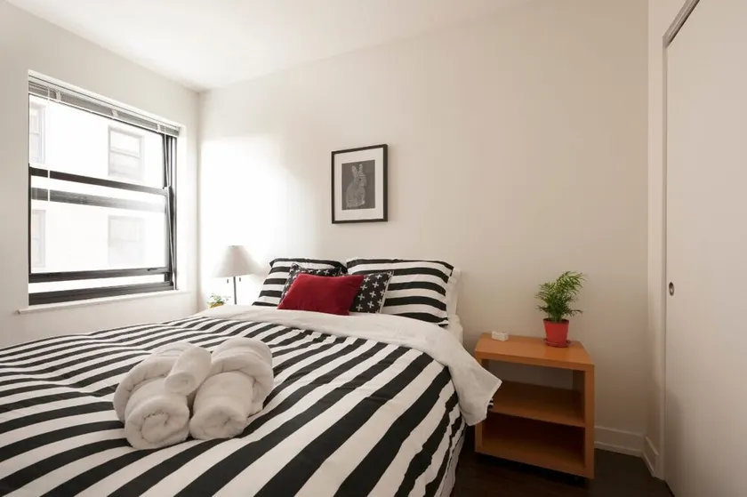 Newly Renovated 1 BR in Art Deco Architectural Gem, Steps to L & Free Parking - Image 1