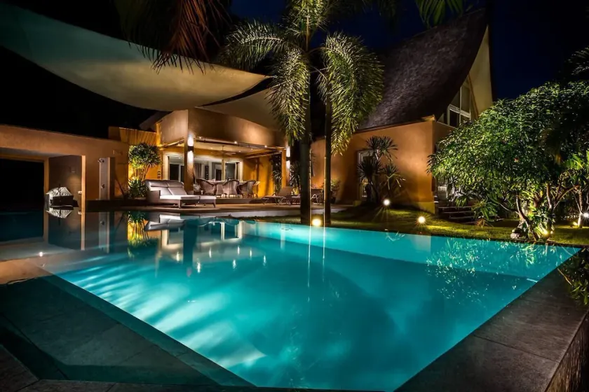 Villa BanRomYen SiamRoyalView 70mtrs to Beach - Image 1