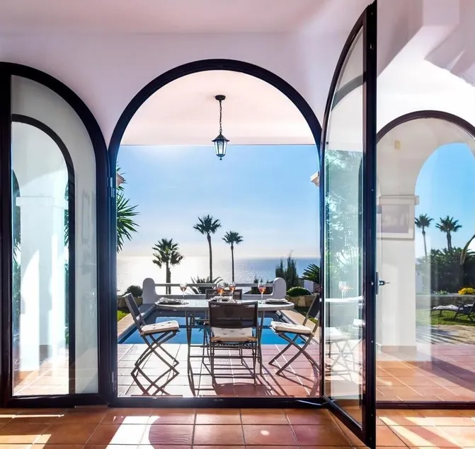 Spanische Villa mit Pool und Meerblick - Image 1