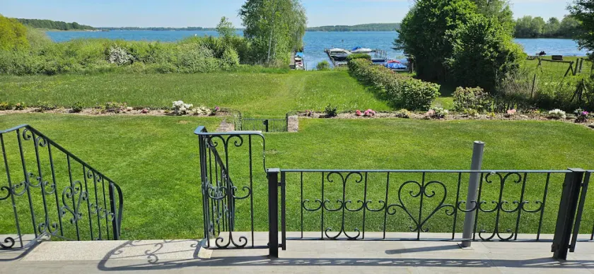 House directly on Lake Plauer with an optional boat - Image 1