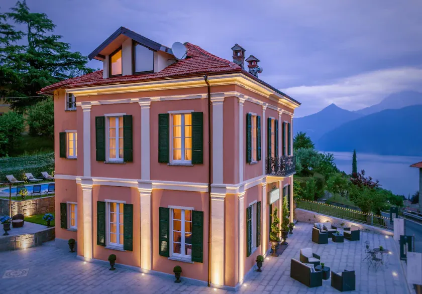 Erleben Sie das hohe Leben am Comer See in einer historischen Villa mit Seeblick und privatem Pool - Image 1