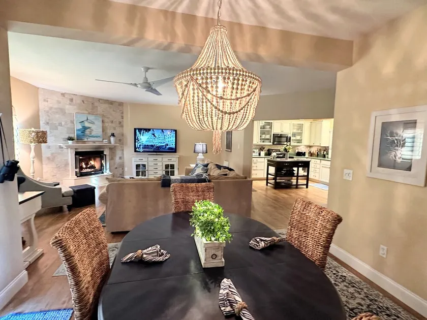 NOUVEAU - CHARMANT CONDO CÔTIER AU COEUR DU VILLAGE - MARCHEZ PARTOUT !! - Image 1
