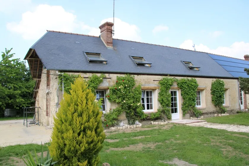 House completely renovated in the countryside in tourist village - Image 1