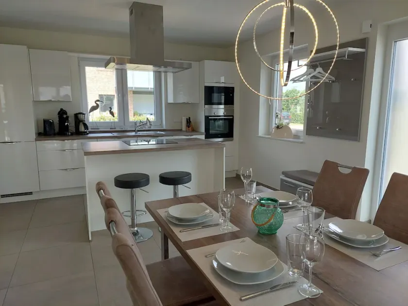 NEW! modern, high-quality, central apartment, sauna, garden, wallbox in Burhave - Image 1