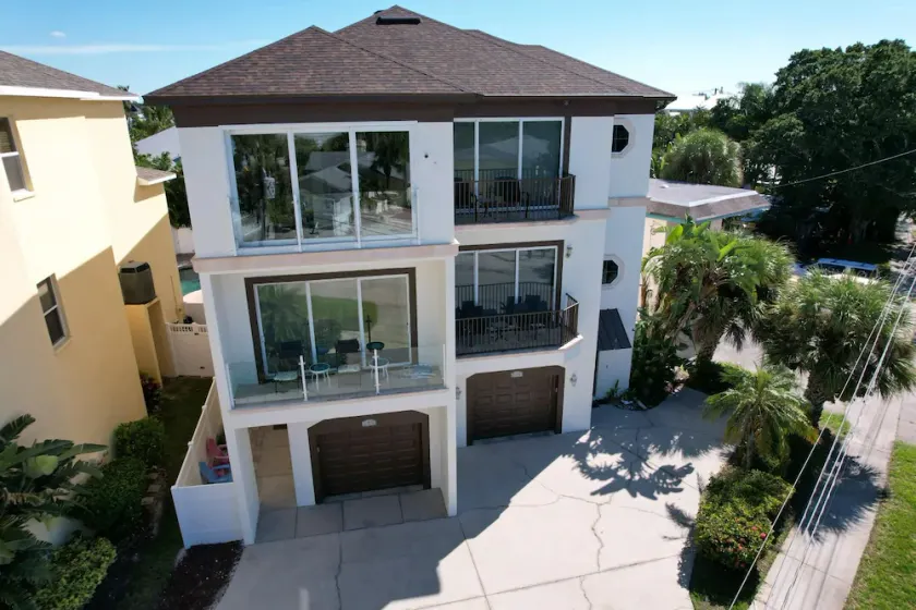 Beach Location - Luxury Villa with Pool, Walk to Beach and Restaurants! - Image 1