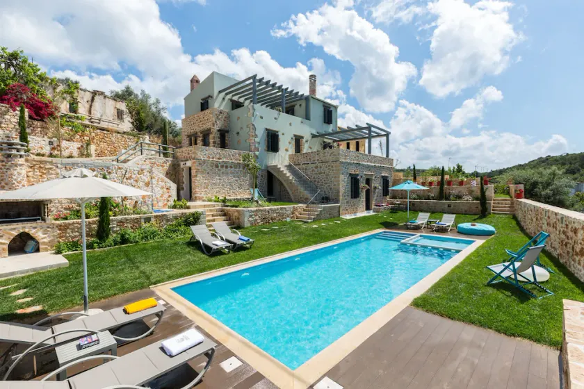Impeccable stone-built villa, tastefully decorated, large garden, 50 m2 pool! - Image 1