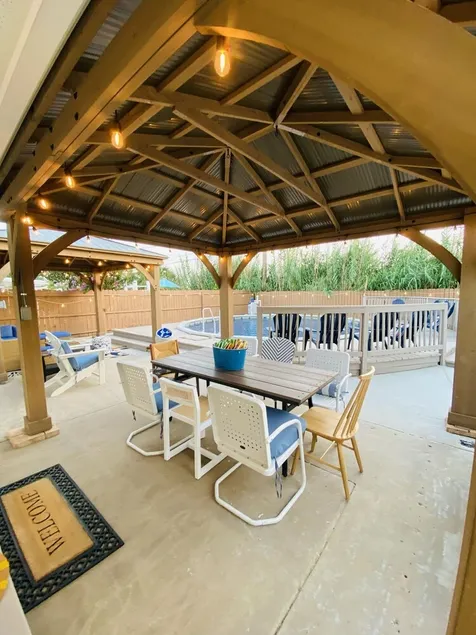 Resortlike 4Bd/2bth private pool tub deck gazebos 5min to beach - Image 1