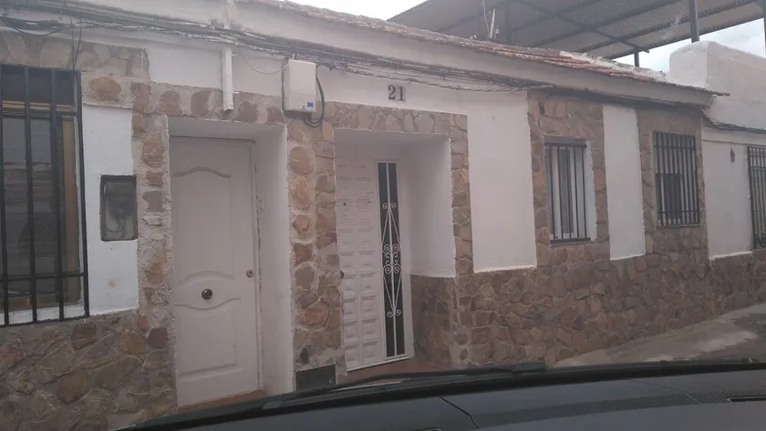 Baixo acolhedor e central - Image 1