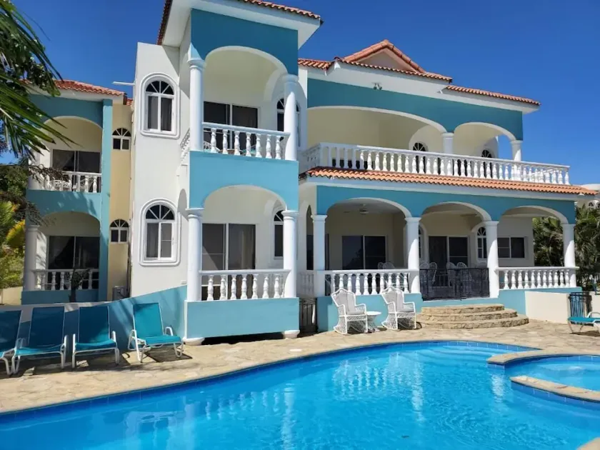 Large 6 bedroom, Luxury Villa with Pool, Ocean View, Fully Staffed, Near Beach! - Image 1
