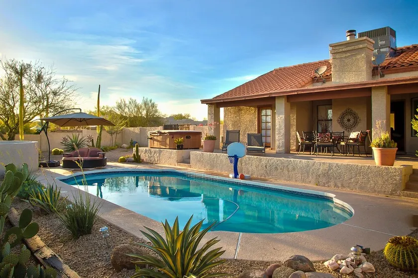 DESERT VIEWS, CLOSE TO GOLF, DINING, - Image 1