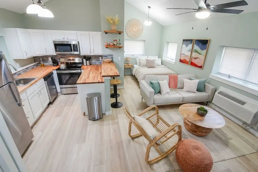 Quiet, private, and fully remodeled. Minutes from KU and Mass - Image 1
