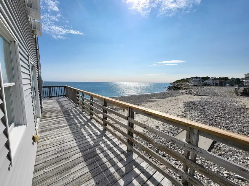 Cozy private beach stilt house-steps to the beach. - Image 1