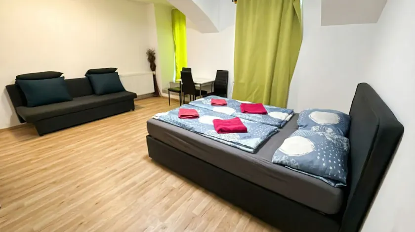Beautiful 1BR Apartment Near Prater Park - Image 1