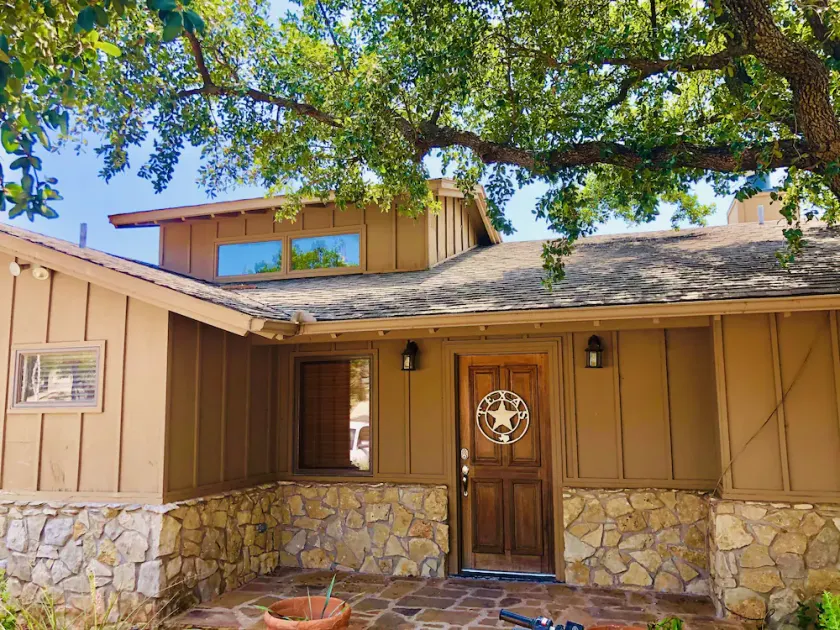 Relaxing and Beautiful Lakehouse Getaway with waterfront on Possum Kingdom Lake! - Image 1