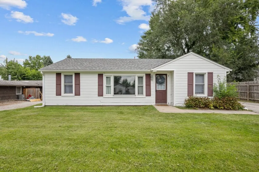 Pet Friendly & Spacious 3BR + Garage in Silvis - Image 1
