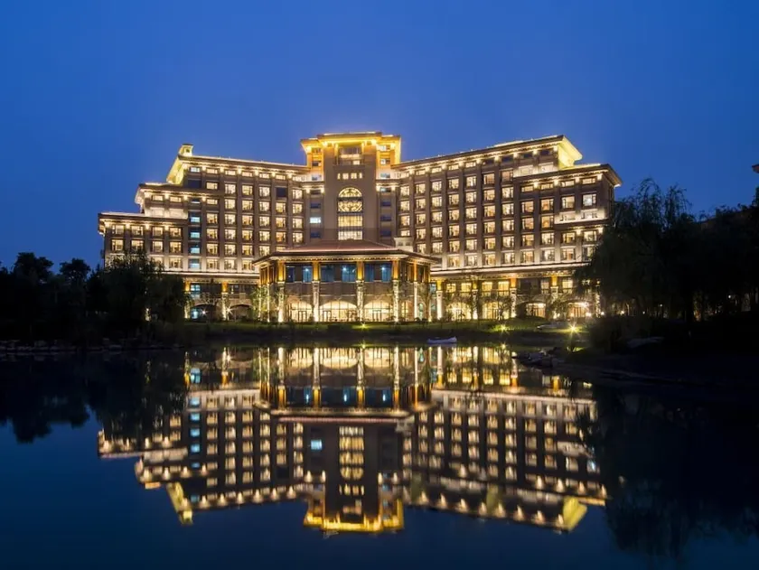 Yuluxe Hotel Taizhou - Image 1