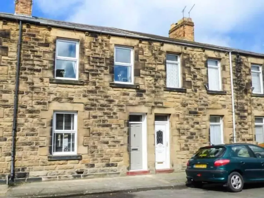 SILVERSANDS COTTAGE, pet friendly, country holiday cottage in Amble - Image 1