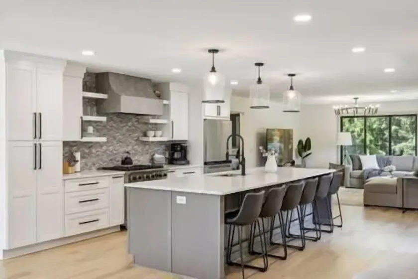 Luxury Hastings Home, Sleeps 18+ - Image 1