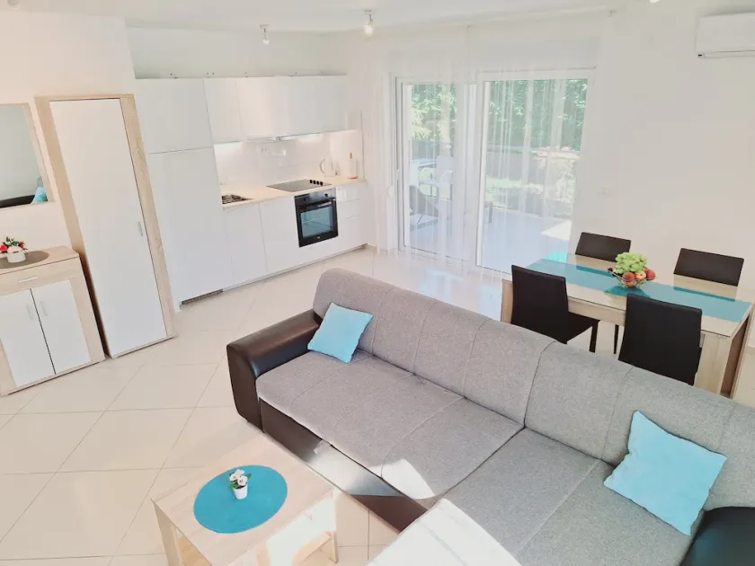 Enelani 1 apartment near the beach_outdoor gym/table tennis/table football - Image 1