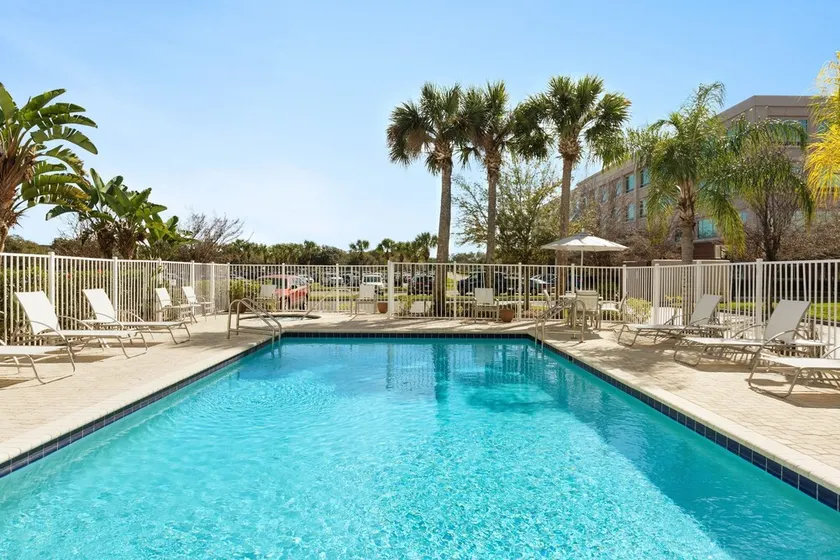 Free Breakfast | Easy Access to Downtown! - Image 1