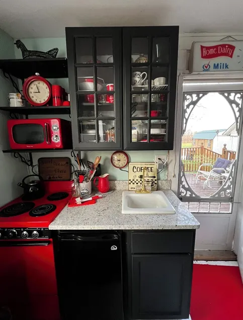 Bren Bella Little House - Image 1