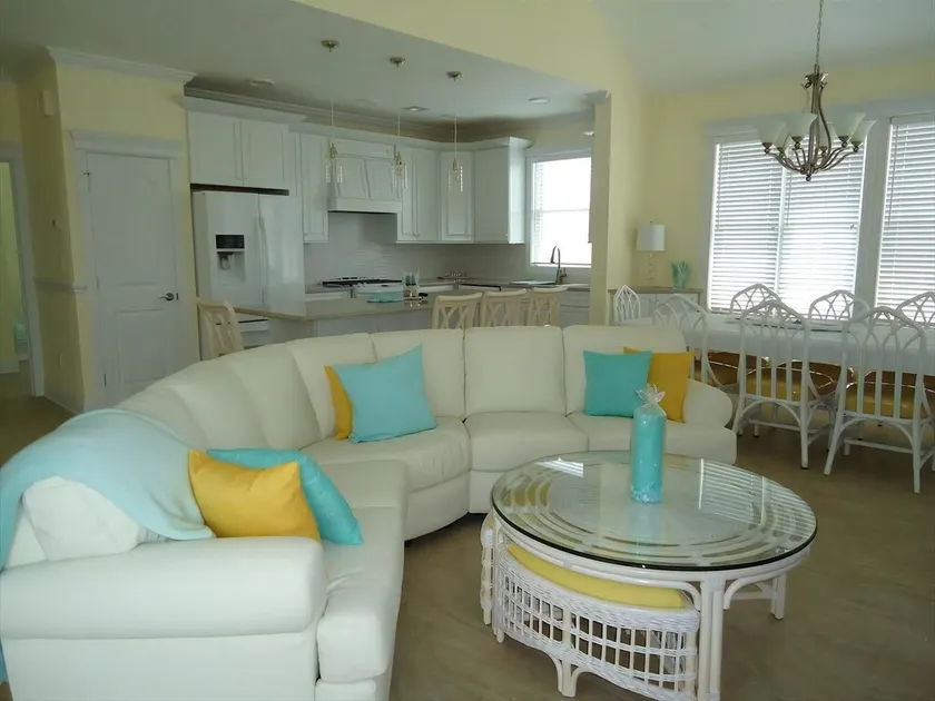 5 Bedroom Ocean Side! - Image 1