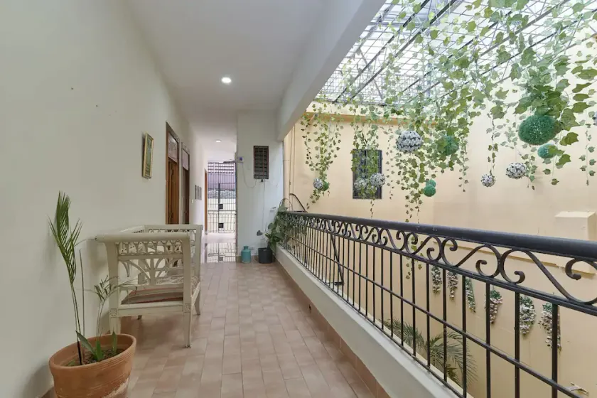 Colonial Oasis: Stylish Retreat with Free WiFi and Invigorating Hot Water - Image 1