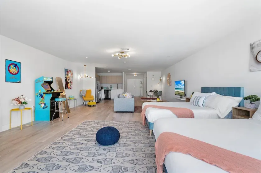 Loft Style Unit with Open Layout - Image 1