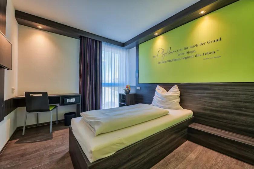 Economy-Hotel - Image 1