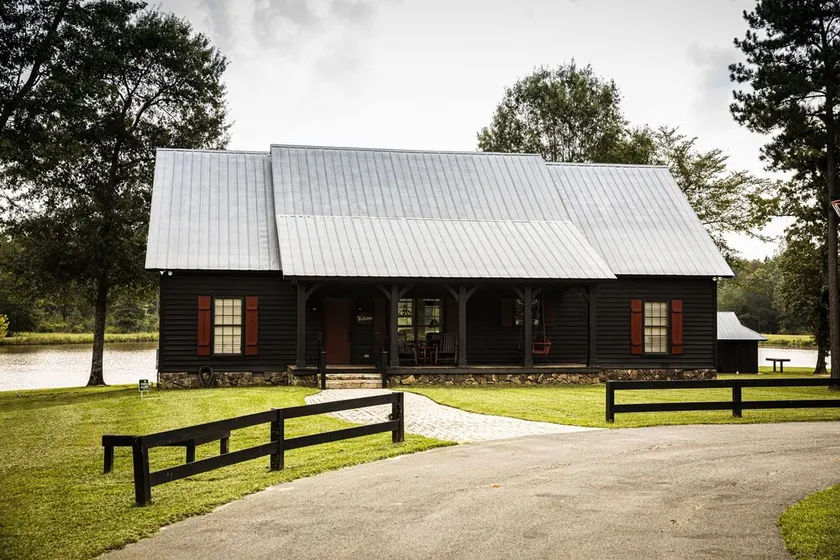 Country Lodge Getaway - Image 1